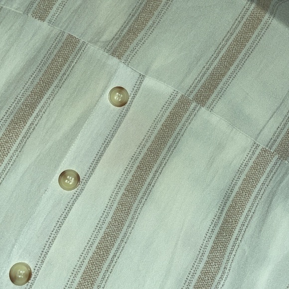 Leela and lavender boutique linen blouse - Picture 6 of 6